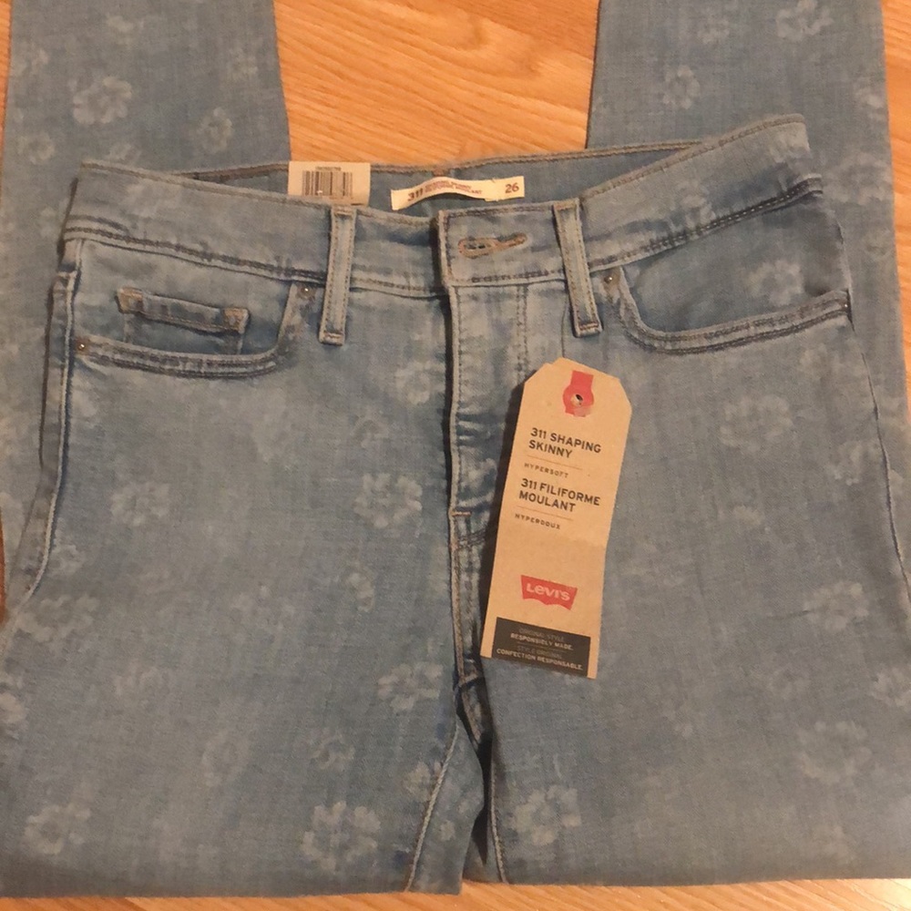 Levi’s 311 Faded Floral Print Shaping Skinny Size 26/30 NWT